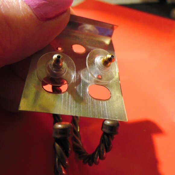 VINTAGE TRI-COLOR TWISTED METAL EARRINGS - GREAT WITH JEANS!! - Picture 4 of 5